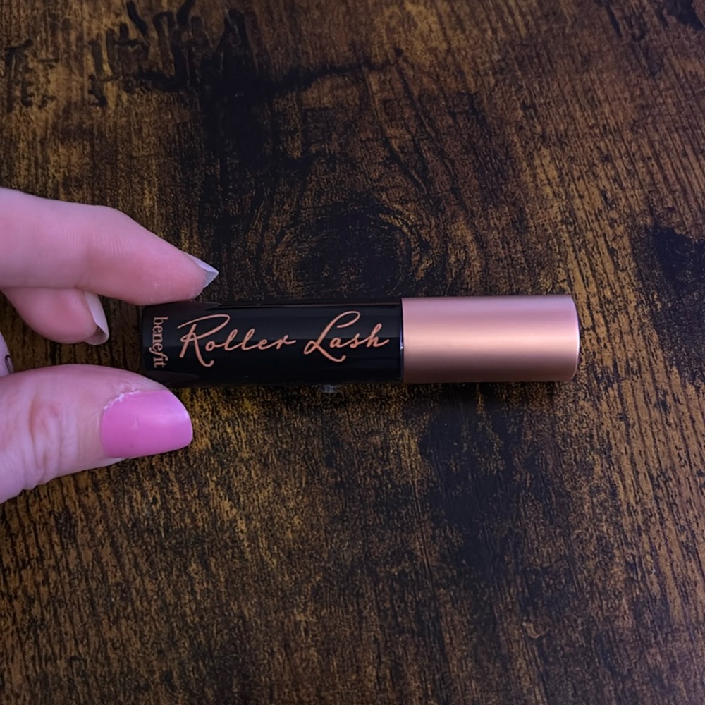 💕 Travel Mascara by benefit - Picture 2 of 3
